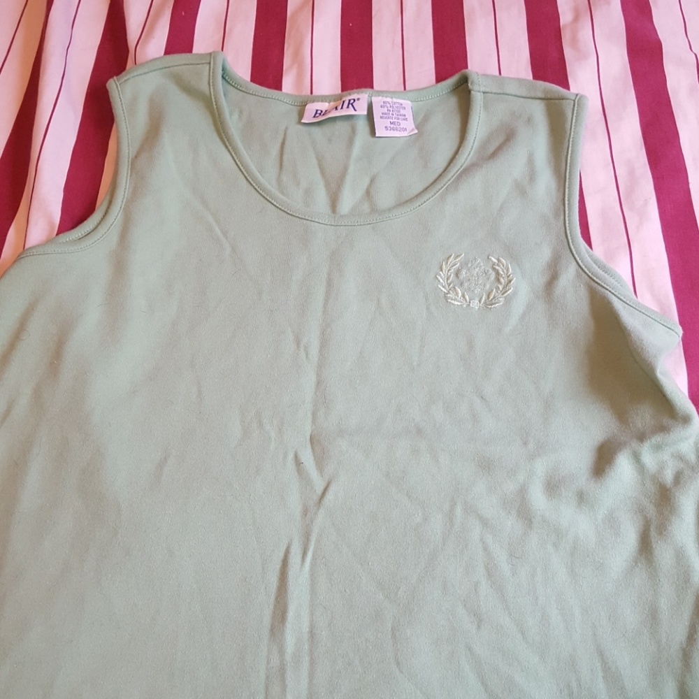 Leaf No Sleeve Shirt